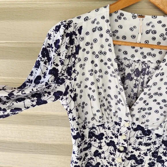 Free People lady bohemian bell sleeve crop top - Picture 4 of 13